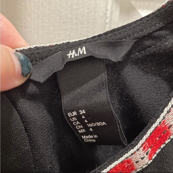 H&M Embroidered Collar Zip Back Sleeveless Blouse Black Red - Picture 3 of 8
